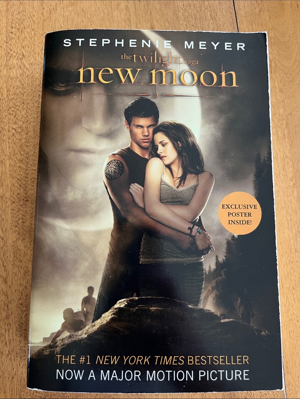 New Moon by Stephenie Meyer - Twilight Saga  (like new)
